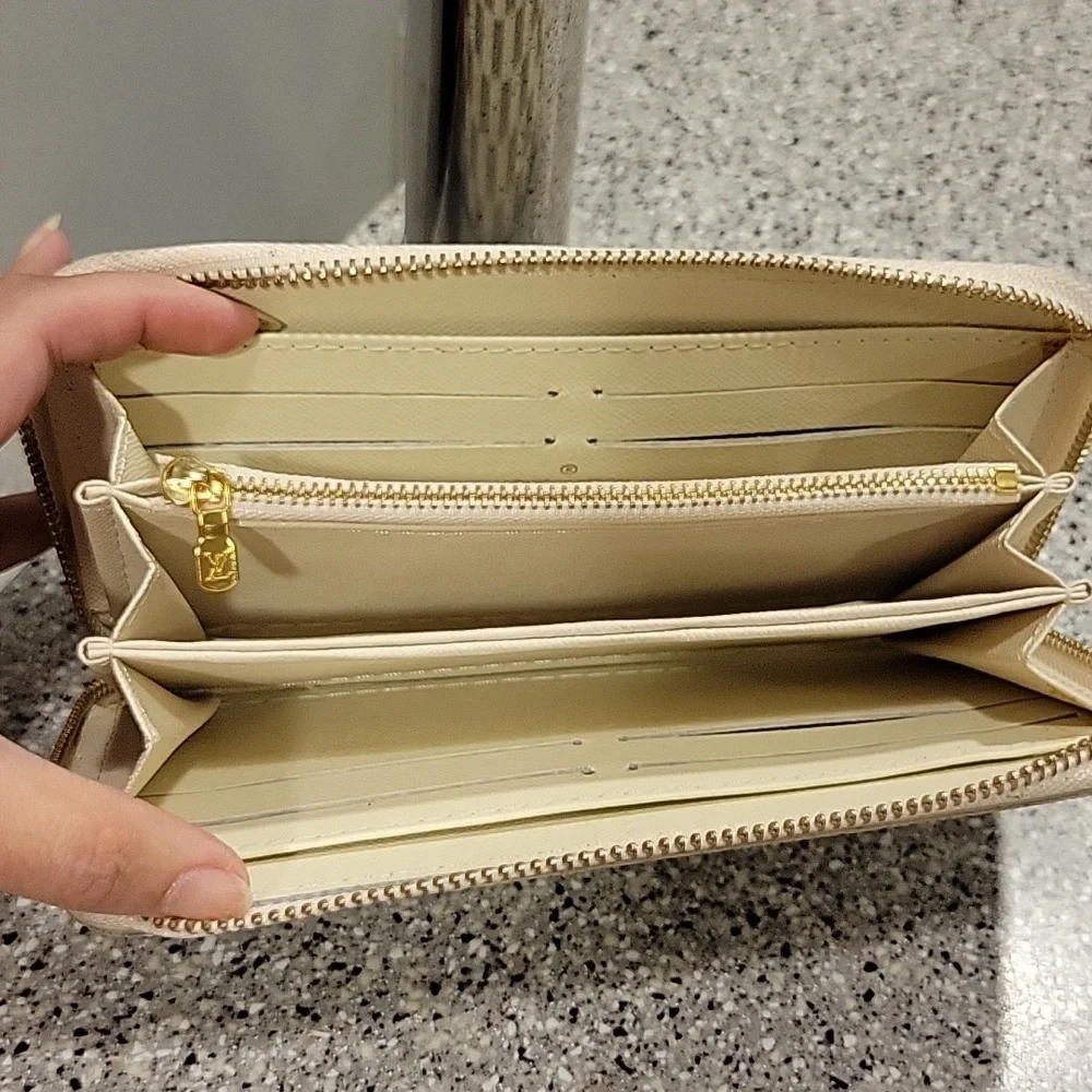 Louis Vuitton Cream and Gray Checkered Zip Wallet - Picture 6 of 8